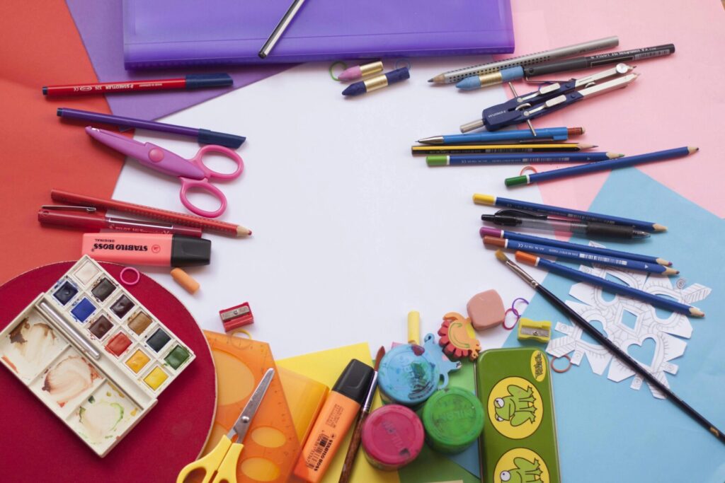 Kostenloses Stock Foto zu aquarell, arbeitsplatz, ausbildung